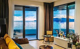 Beachfront Luxury Apartment